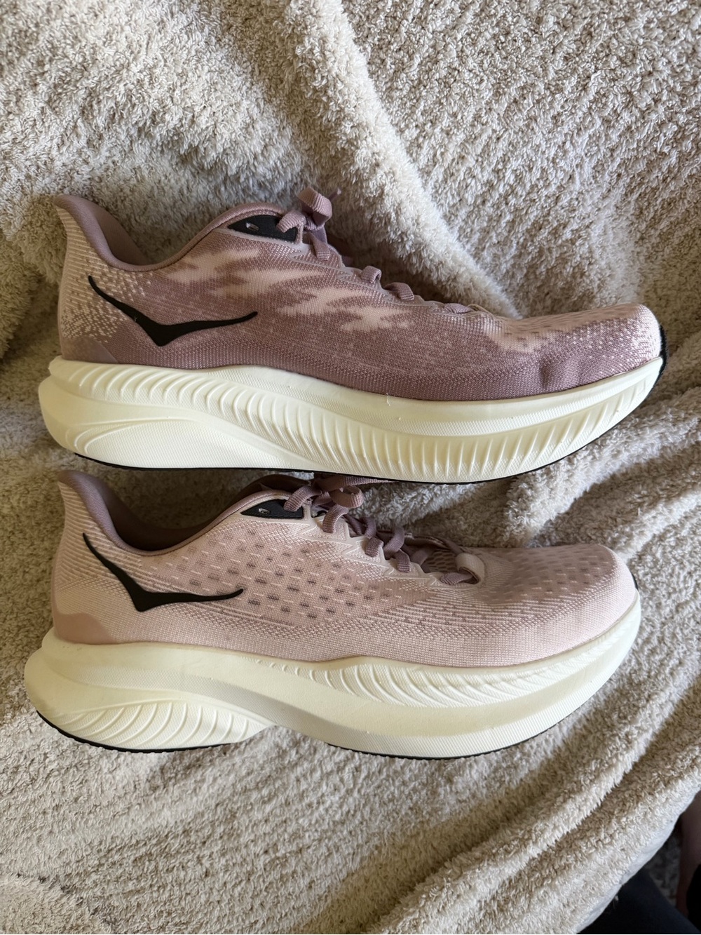 Hoka One One Mach 6